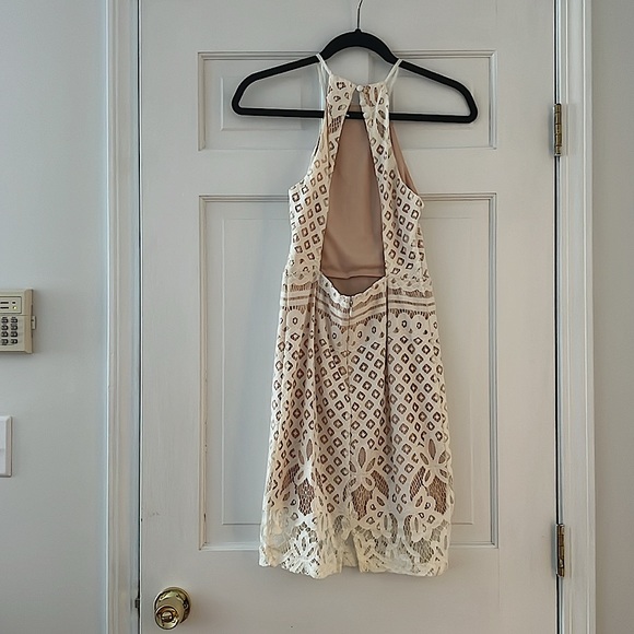 Backless Lulu’s Halter Mini Dress - Picture 3 of 3